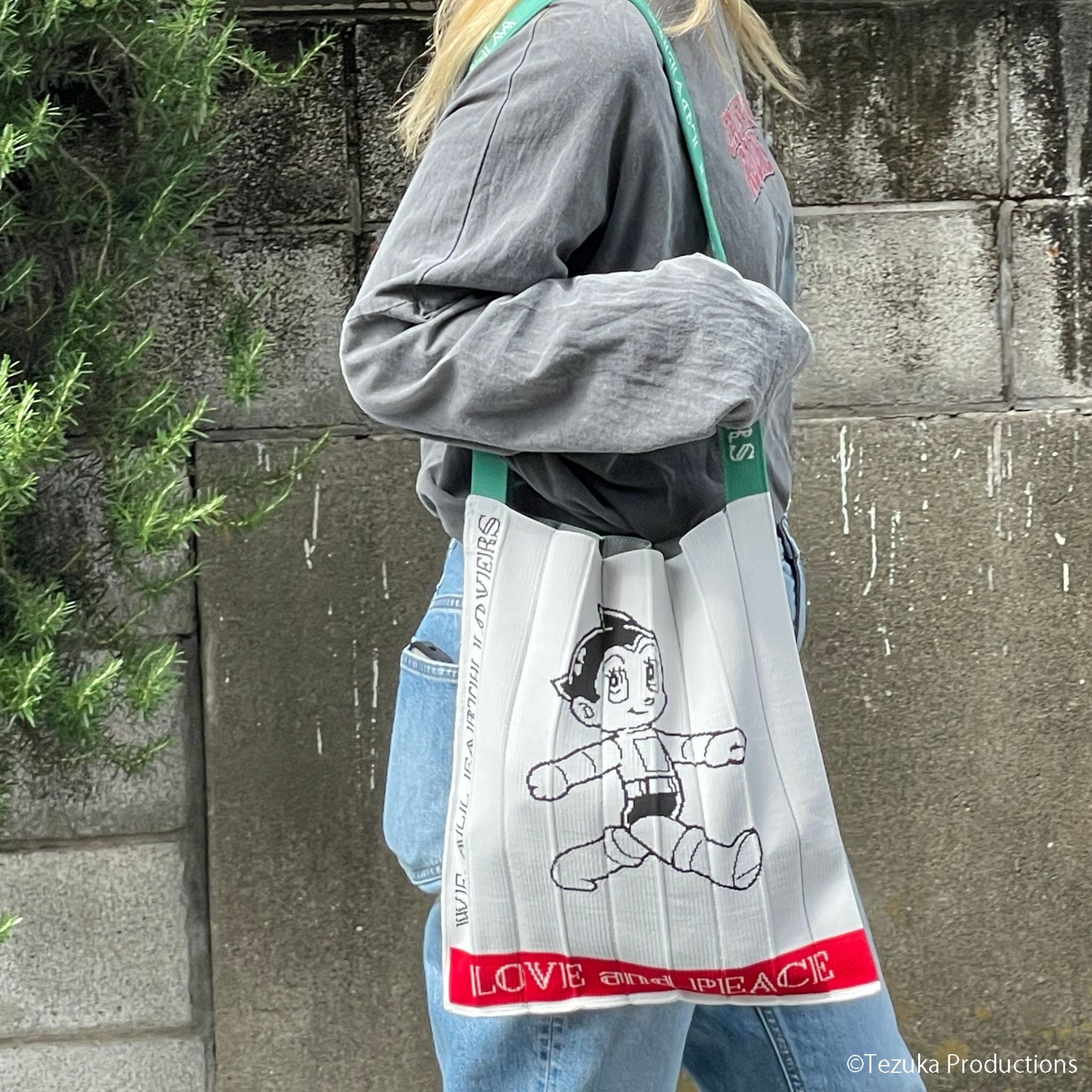 Knitty / Astro Boy / White