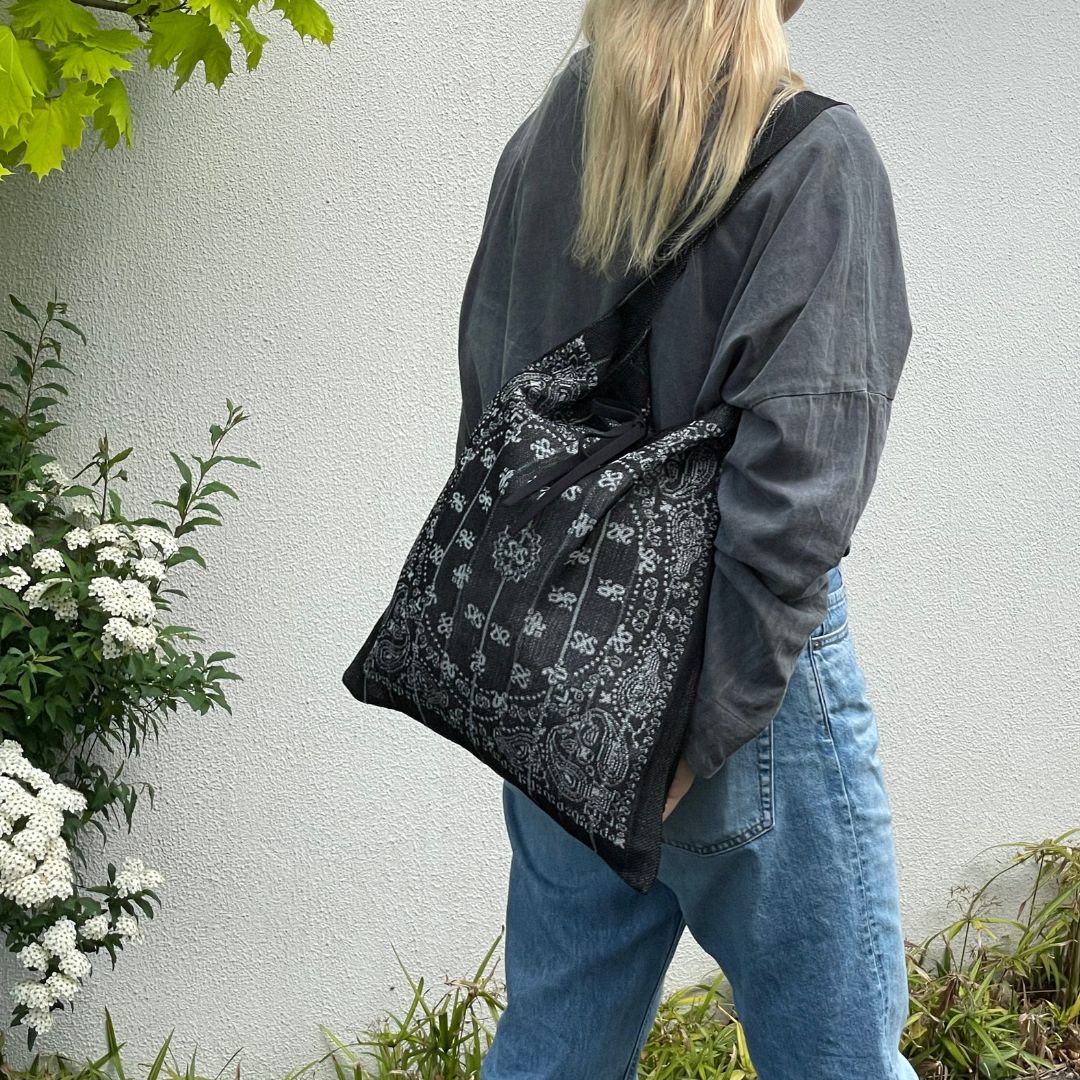 Sketty / Paisley / Black