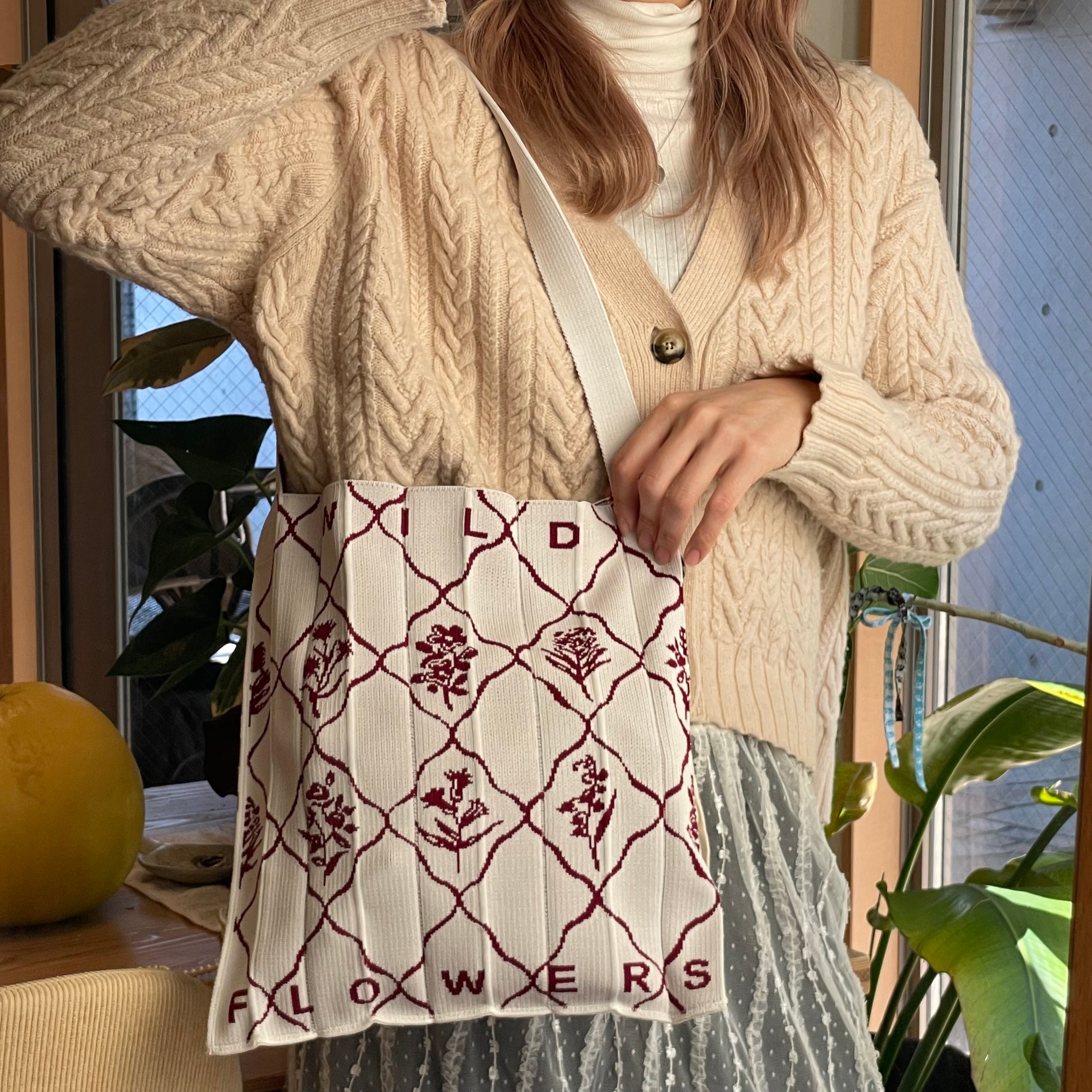 Knitty / Wild Flowers / Ivory