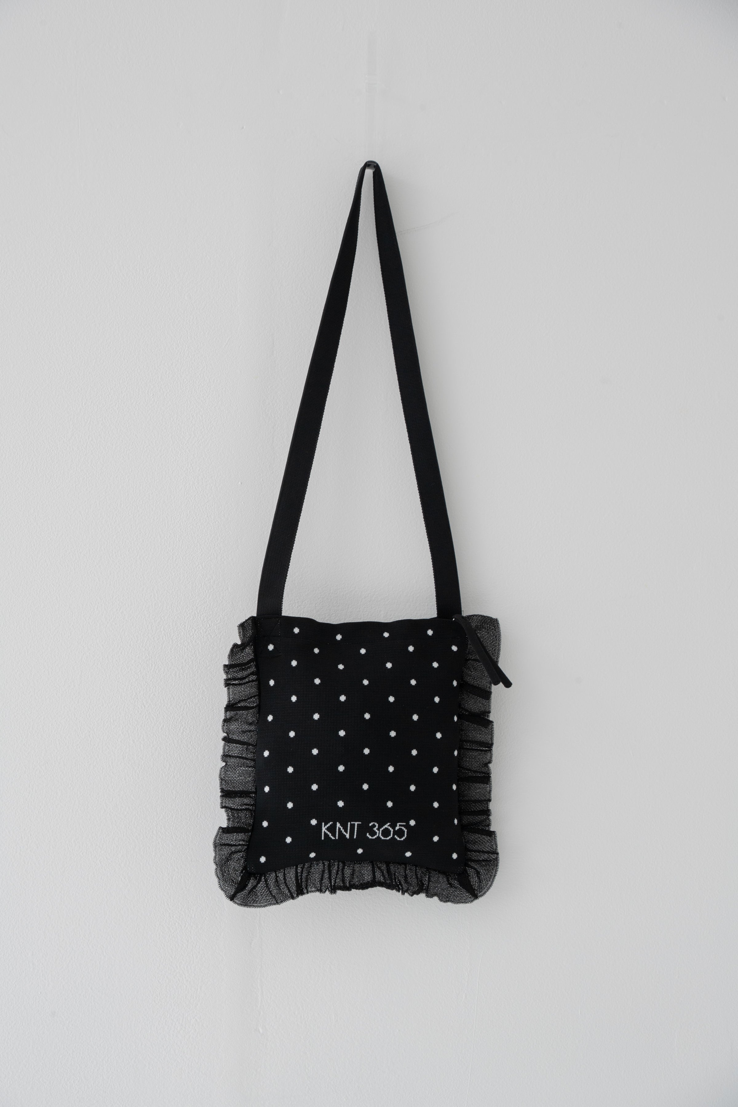 Frilly Dot Black